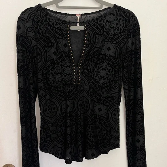 Free People Women’s Velvet Black Top Size S/P - Picture 2 of 14